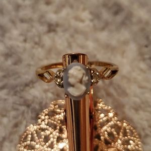 Cameo ring